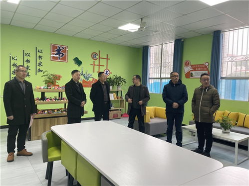 眉山市教育技术装备站调研评估双桥小学实验教学工作 助力教学设备研究开发